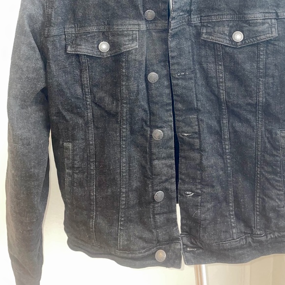 Black Denim Trucker Jacket with Black Sherpa Lining & Collar - Size M - Picture 2 of 3